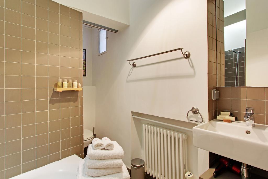 Louvre Apartment *